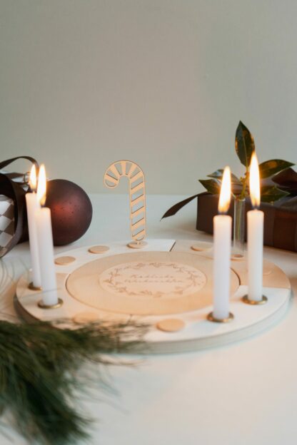 Zuckerstangen Stecker für den Geburtstagskranz als Tischdeko für Weihnachten.