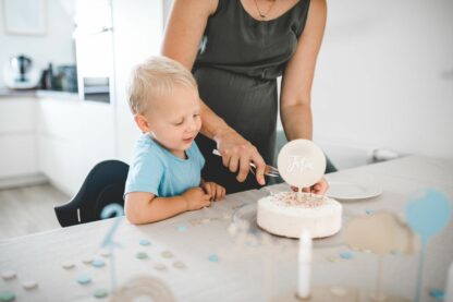Personalisierter Cake Topper in Nudeln für einen Jungen.